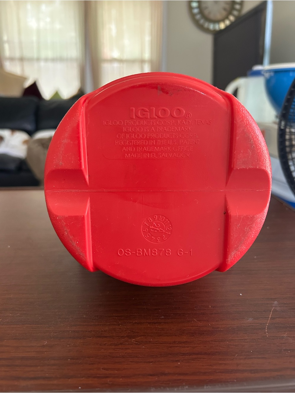 Igloo Laguna Red and White Portable Beverage Jug with Flip Handle 1/2 gallon - Picture 6 of 7